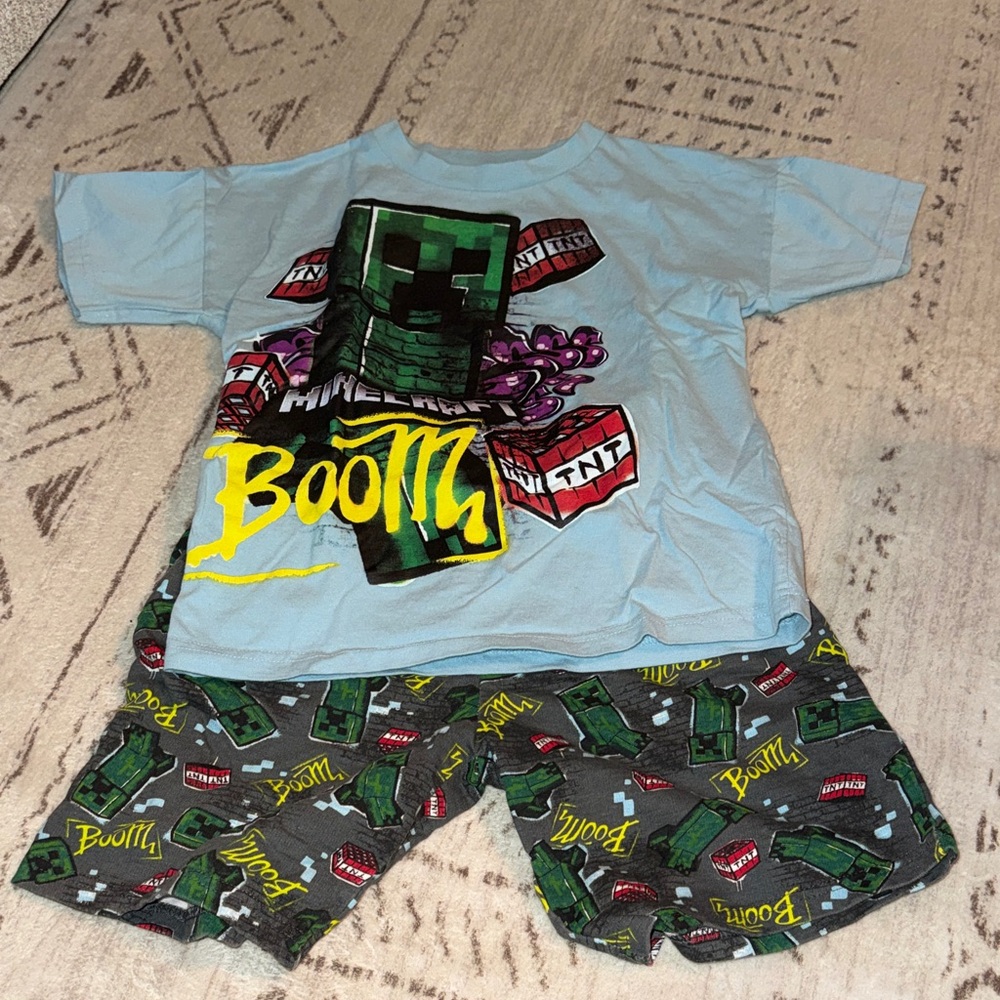 Minecraft T-Shirt and Shorts Set size 7/8
